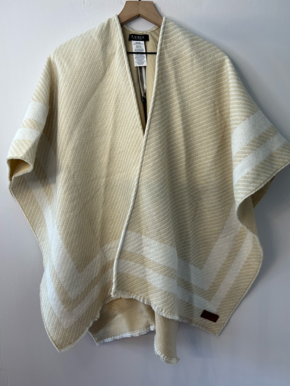 *NWT* Lauren Ralph Lauren Women’s Woven Twill-Border Ruana Cape, One Size - Picture 4 of 11